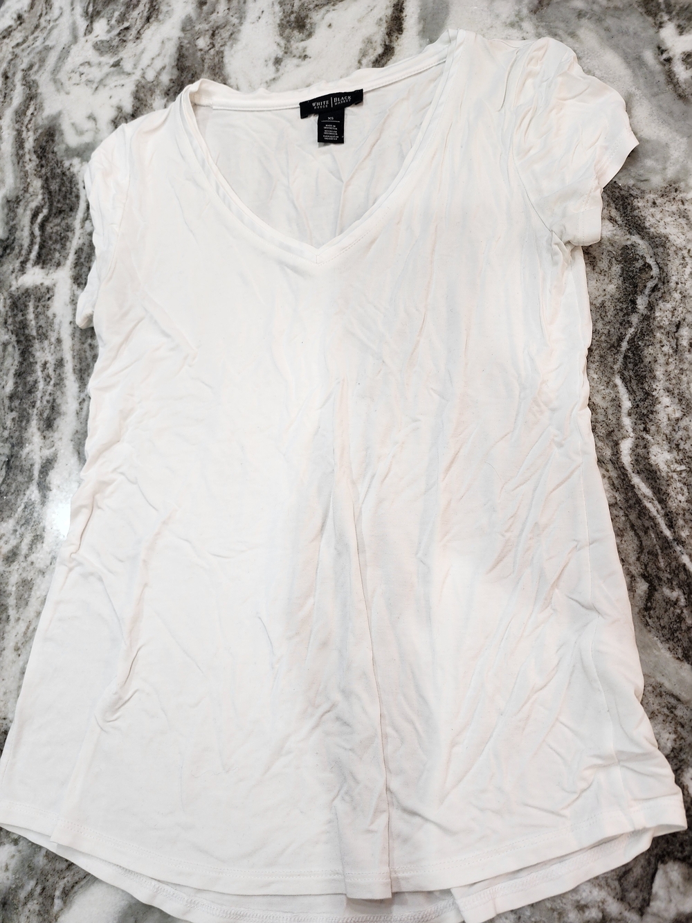 White House Black Market Women's White V-Neck Short Sleeve Tee